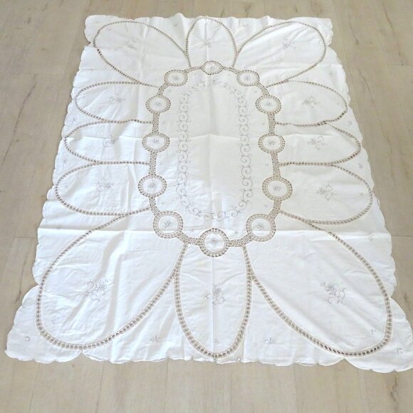 Vintage Beige Cotton Tablecloth Embroidered Floral Crochet Lace Details 48 x 66 - Picture 7 of 12